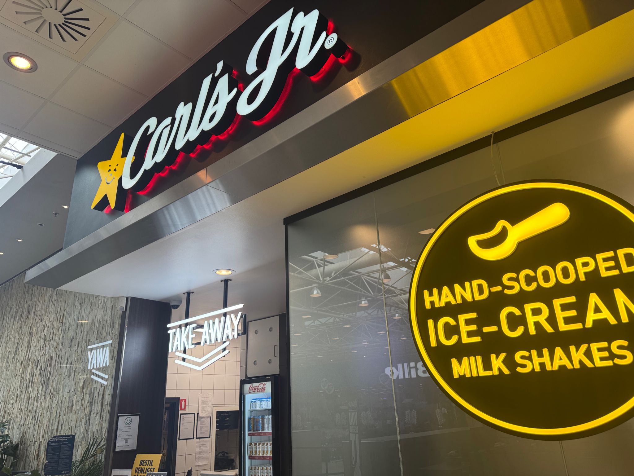 Carl's Jr. med is og takeaway