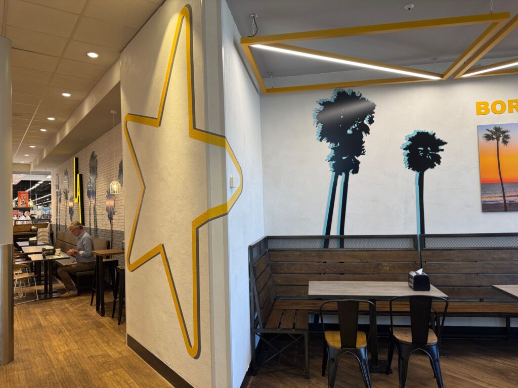 Moderne café med palmer og stjerner