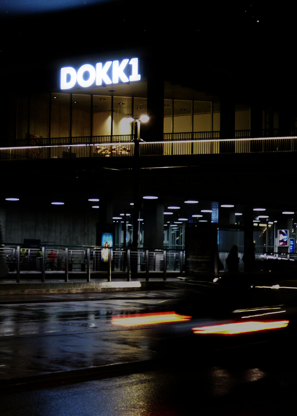 DOKK1 skilt om natten