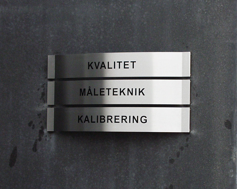 Skilt med tre kategorier