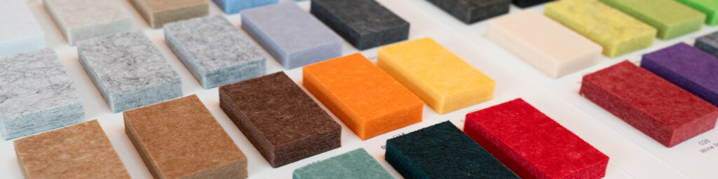 Farverige filt prøver i forskellige nuancer