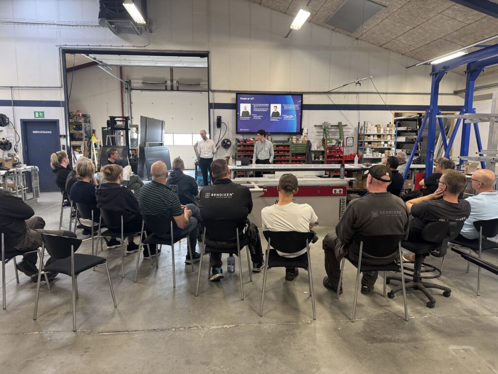 Møde i et værksted med deltagere