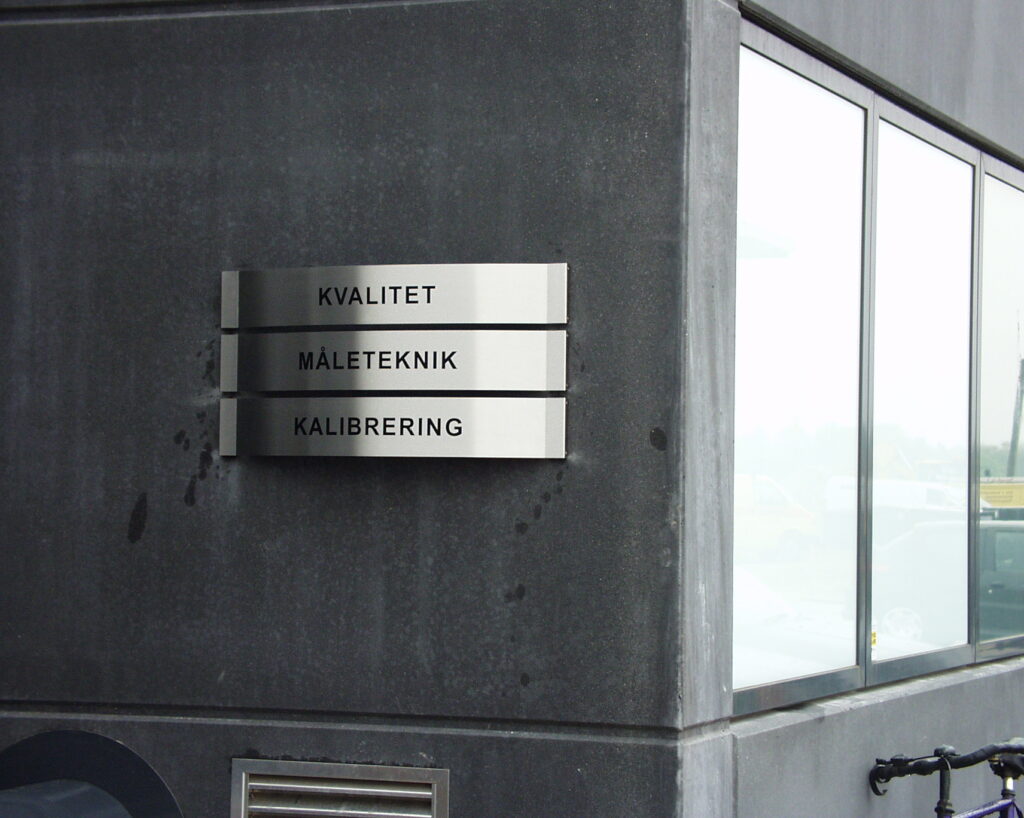 Skilt med tre fagområder