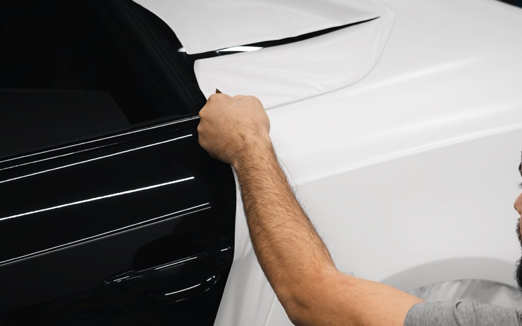 bilindpakning af audi i hvid