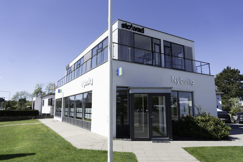Nybolig Risskov facadeskilte